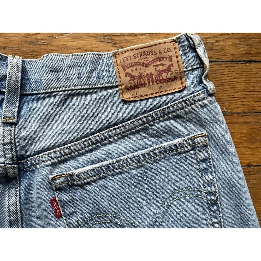 LEVI’S 501 High-Rise Distressed Fringe Cut-Off Denim Shorts sz W30